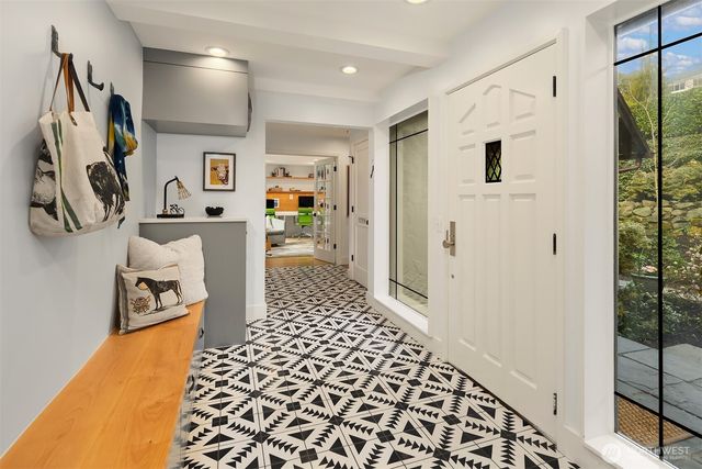 3530 W Laurelhurst Drive NE, Seattle, WA 98105