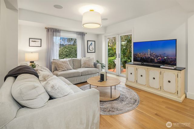 3530 W Laurelhurst Drive NE, Seattle, WA 98105