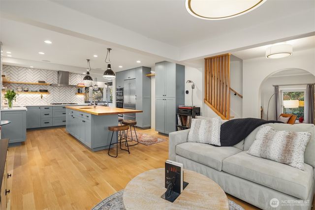 3530 W Laurelhurst Drive NE, Seattle, WA 98105