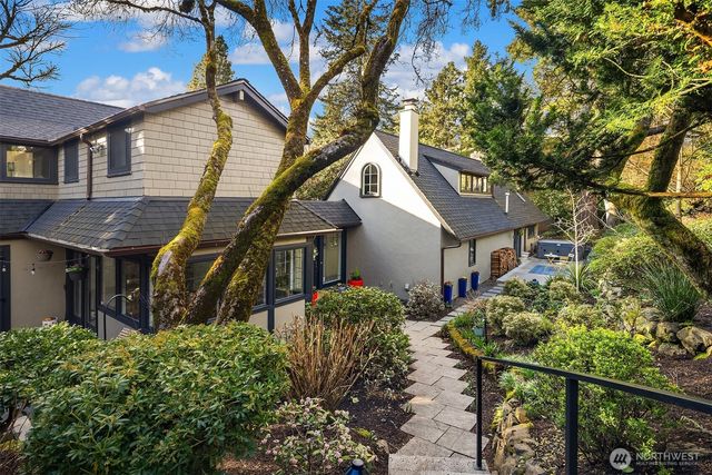 3530 W Laurelhurst Drive NE, Seattle, WA 98105