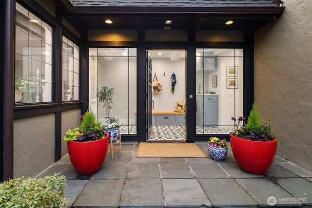 3530 W Laurelhurst Drive NE, Seattle, WA 98105