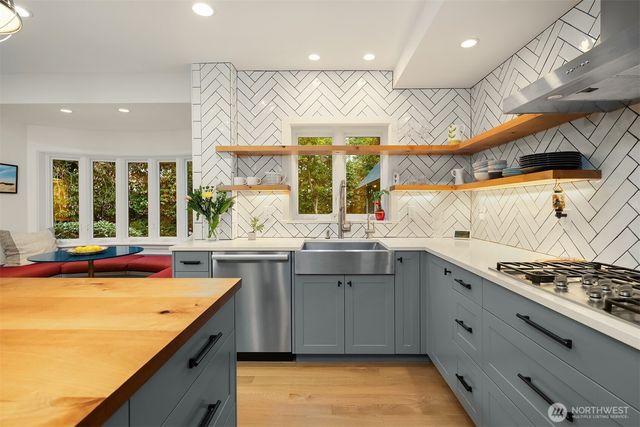 3530 W Laurelhurst Drive NE, Seattle, WA 98105