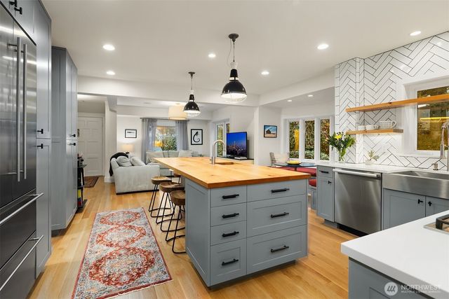 3530 W Laurelhurst Drive NE, Seattle, WA 98105