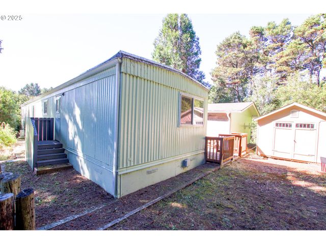 1600 RHODODENDRON Dr 279, Florence, OR 97439