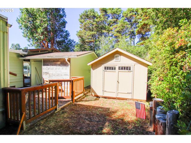 1600 RHODODENDRON Dr 279, Florence, OR 97439