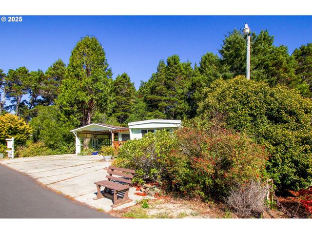 1600 RHODODENDRON Dr 279, Florence, OR 97439