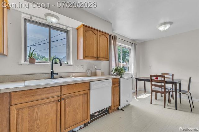 30869 Stephen Ct Court, Westland, MI 48185