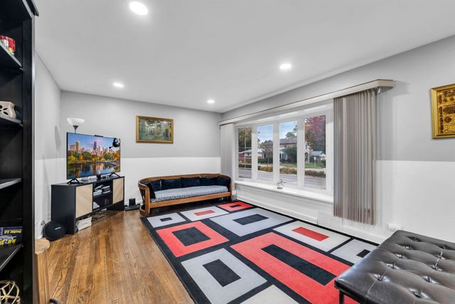 7424 Crawford Avenue, Skokie, IL 60076