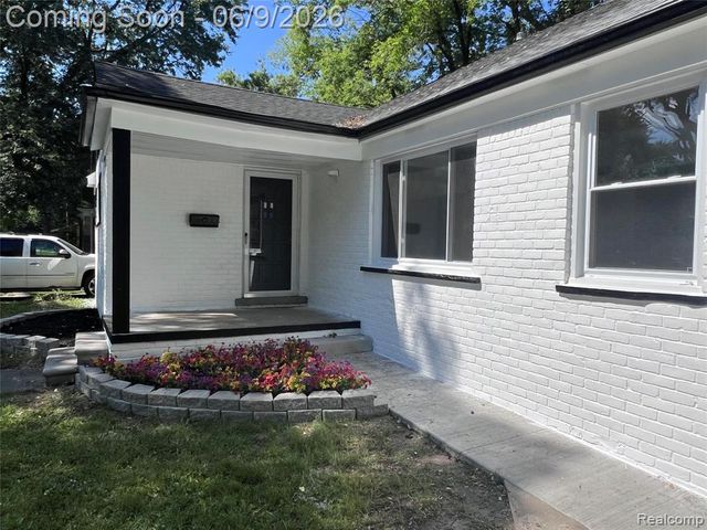 24221 Cloverlawn Street, Oak Park, MI 48237