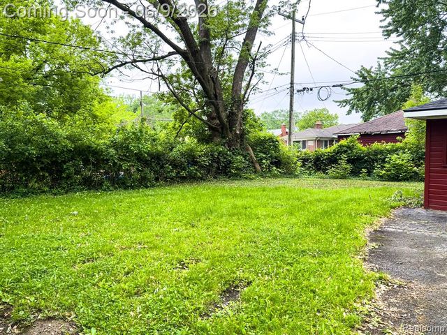 24221 Cloverlawn Street, Oak Park, MI 48237