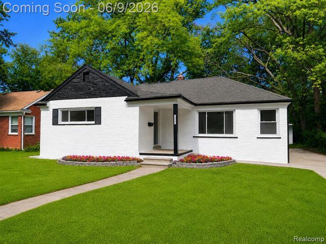 24221 Cloverlawn Street, Oak Park, MI 48237
