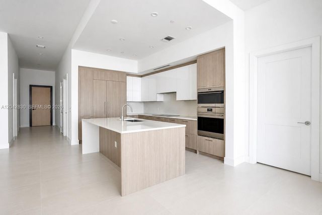 153 N Seabreeze Boulevard 401, Fort Lauderdale, FL 33304