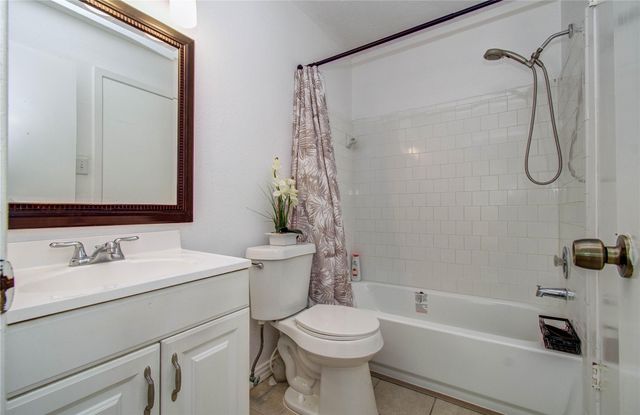 2711 N Belgravia Drive, Pearland, TX 77584