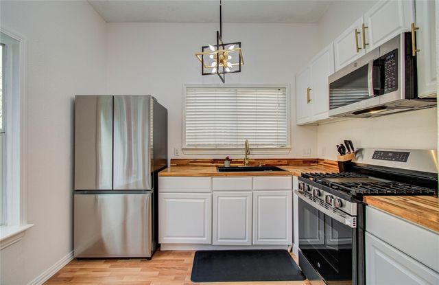 2711 N Belgravia Drive, Pearland, TX 77584