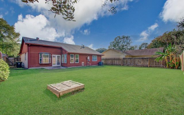 2711 N Belgravia Drive, Pearland, TX 77584