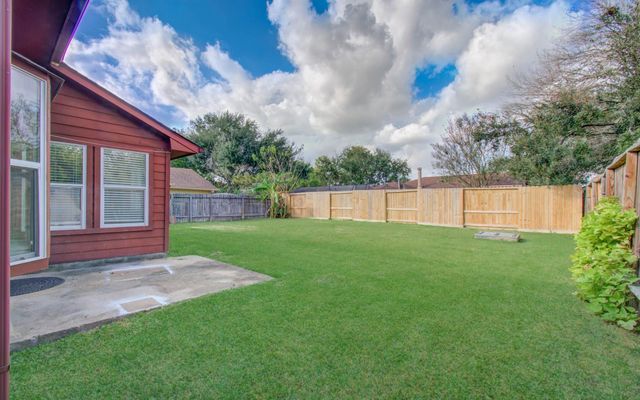 2711 N Belgravia Drive, Pearland, TX 77584