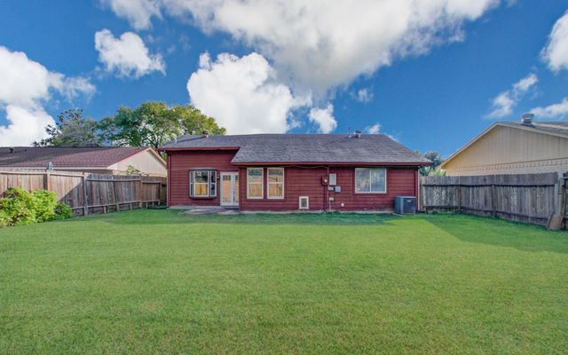 2711 N Belgravia Drive, Pearland, TX 77584