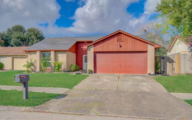 2711 N Belgravia Drive, Pearland, TX 77584