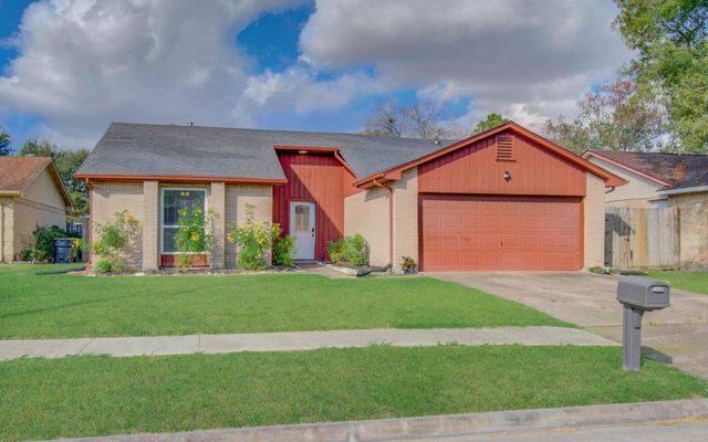 2711 N Belgravia Drive, Pearland, TX 77584