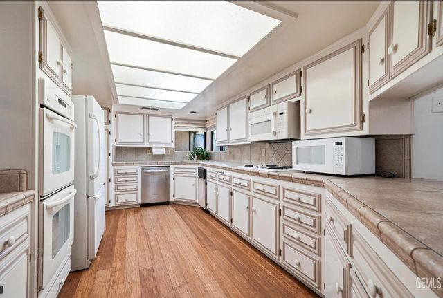 2200 El Portal Dr 36, Bakersfield, CA 93309