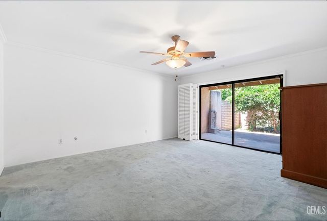 2200 El Portal Dr 36, Bakersfield, CA 93309