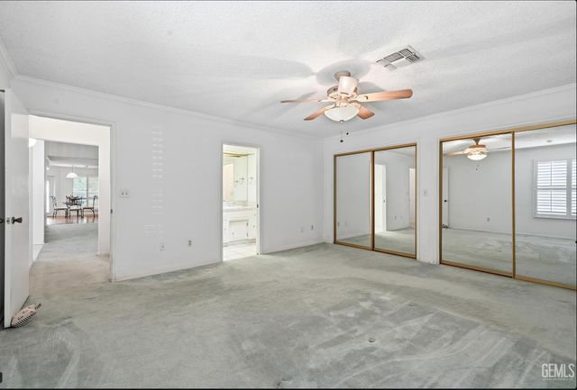 2200 El Portal Dr 36, Bakersfield, CA 93309
