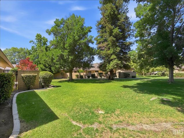 2200 El Portal Dr 36, Bakersfield, CA 93309