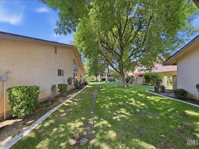 2200 El Portal Dr 36, Bakersfield, CA 93309