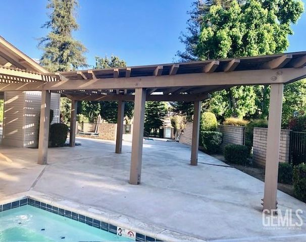2200 El Portal Dr 36, Bakersfield, CA 93309