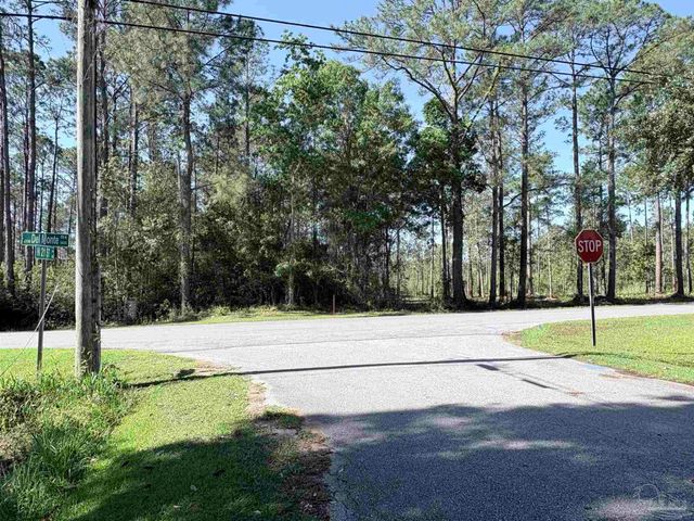 Del Monte St, Milton, FL 32583