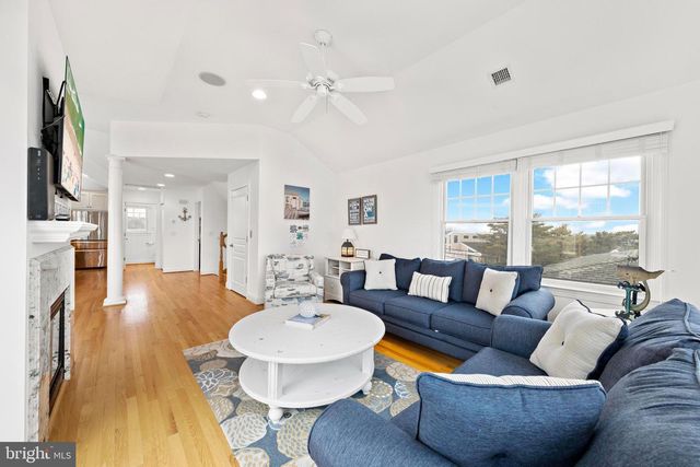 104 E HOBART AVE, Beach Haven, NJ 08008