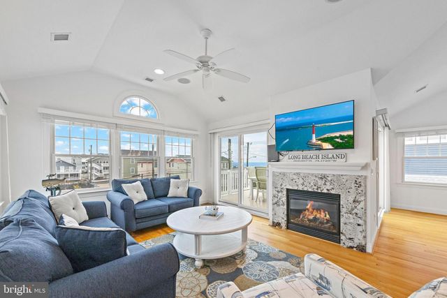 104 E HOBART AVE, Beach Haven, NJ 08008