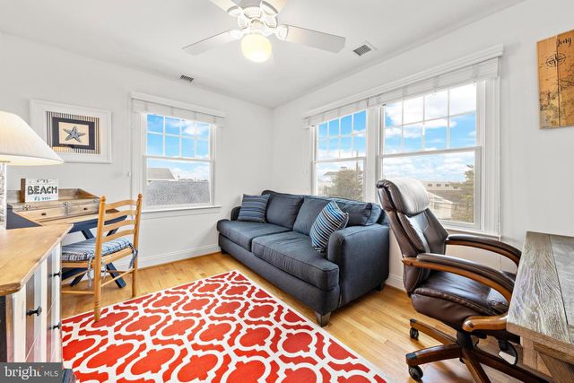 104 E HOBART AVE, Beach Haven, NJ 08008