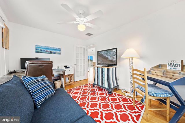 104 E HOBART AVE, Beach Haven, NJ 08008