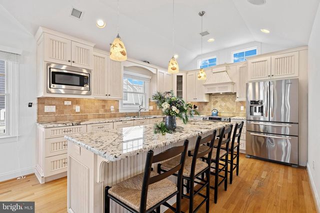 104 E HOBART AVE, Beach Haven, NJ 08008