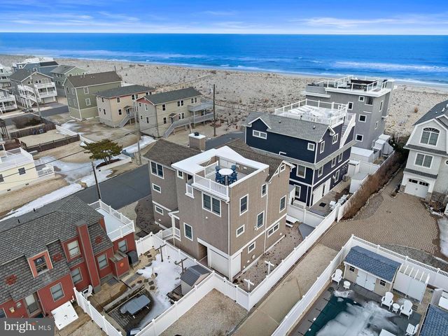 104 E HOBART AVE, Beach Haven, NJ 08008