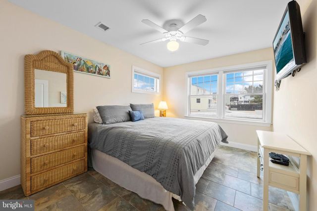 104 E HOBART AVE, Beach Haven, NJ 08008