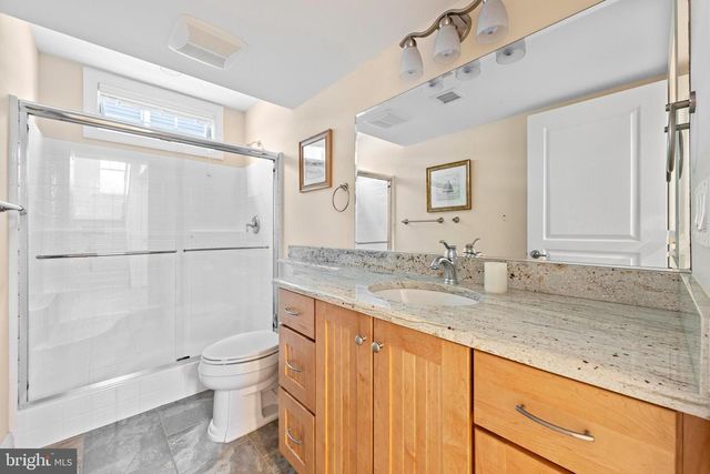 104 E HOBART AVE, Beach Haven, NJ 08008