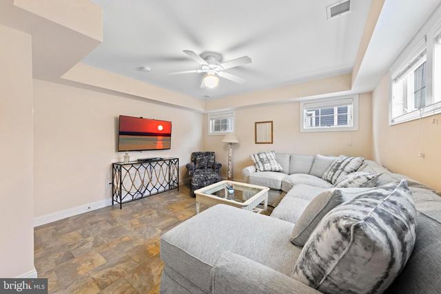 104 E HOBART AVE, Beach Haven, NJ 08008