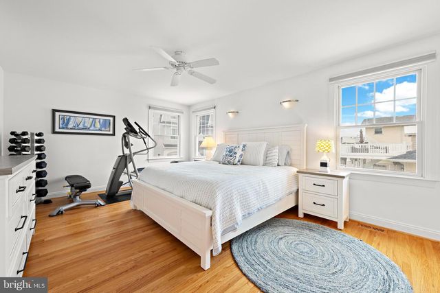 104 E HOBART AVE, Beach Haven, NJ 08008