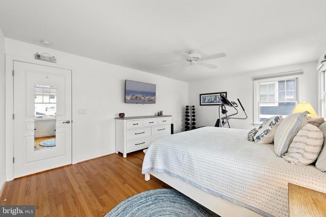 104 E HOBART AVE, Beach Haven, NJ 08008