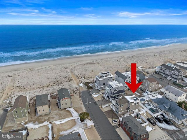 104 E HOBART AVE, Beach Haven, NJ 08008