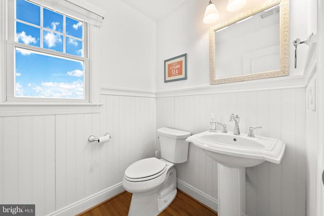 104 E HOBART AVE, Beach Haven, NJ 08008