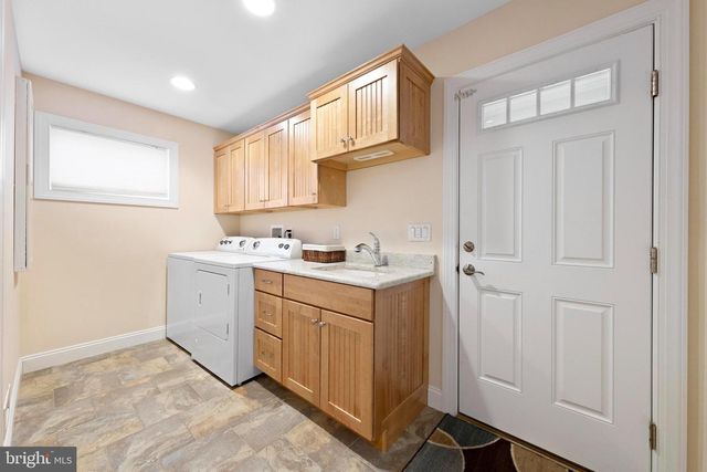 104 E HOBART AVE, Beach Haven, NJ 08008