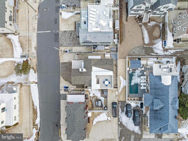 104 E HOBART AVE, Beach Haven, NJ 08008