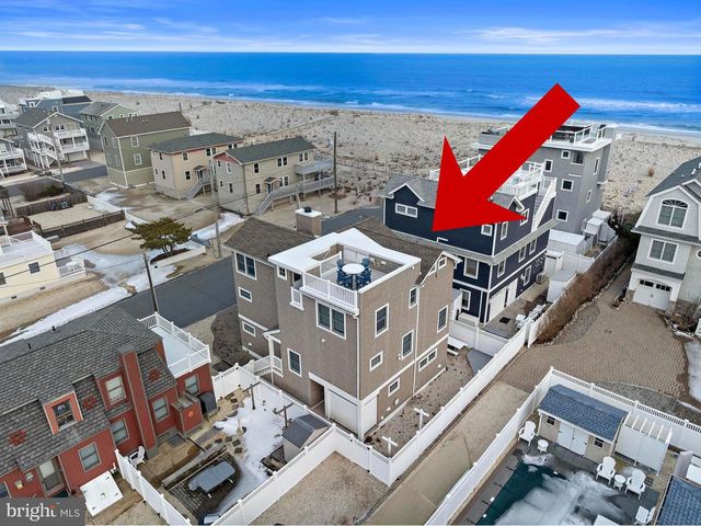 104 E HOBART AVE, Beach Haven, NJ 08008