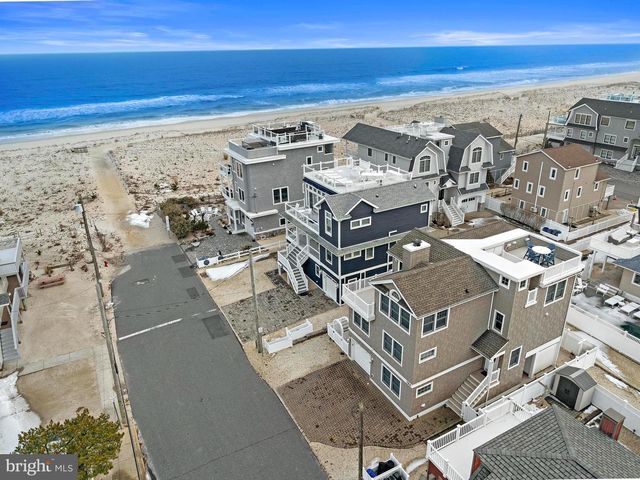 104 E HOBART AVE, Beach Haven, NJ 08008