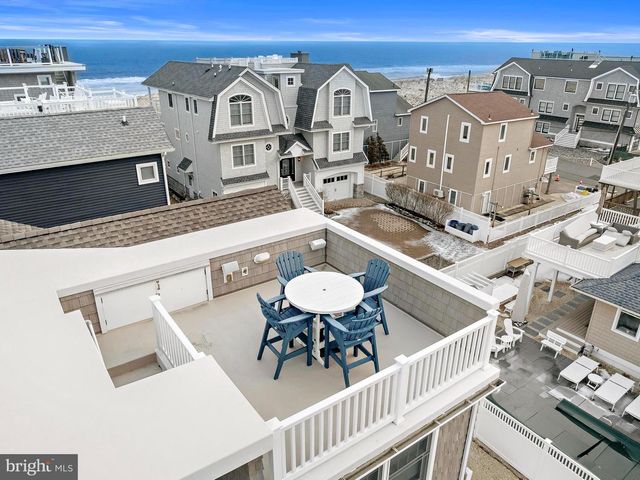 104 E HOBART AVE, Beach Haven, NJ 08008