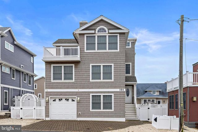 104 E HOBART AVE, Beach Haven, NJ 08008