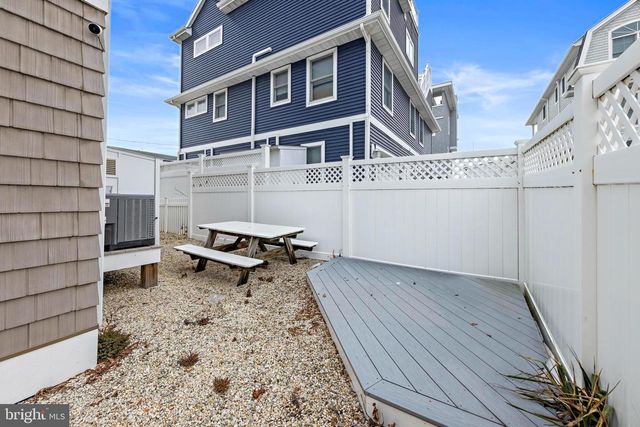 104 E HOBART AVE, Beach Haven, NJ 08008